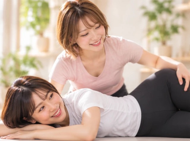 女性トレーナーによるマンツーマンのストレッチ